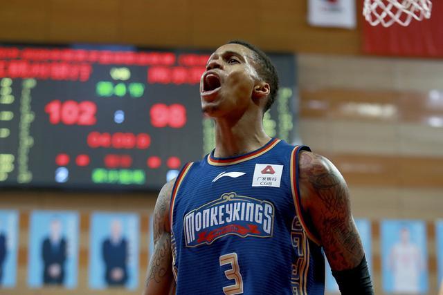 哈珀新秀赛季总决赛场均18分 超越多数传奇球员